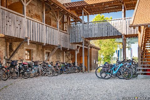 Gemeinde Mining Bezirk Braunau Frauenstein Burg Fahrradparkplatz (Dirschl Johann) Österreich BR